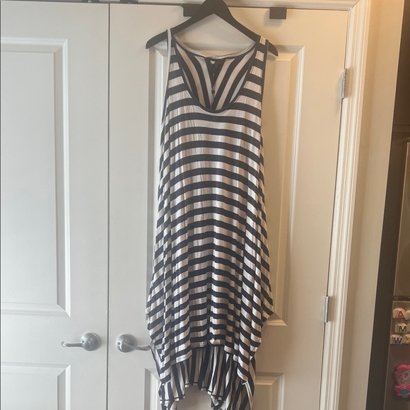 BCBGMaxAzria Dresses & Skirts - BCBGMaxAzria Black and White Asymmetrical Dress
